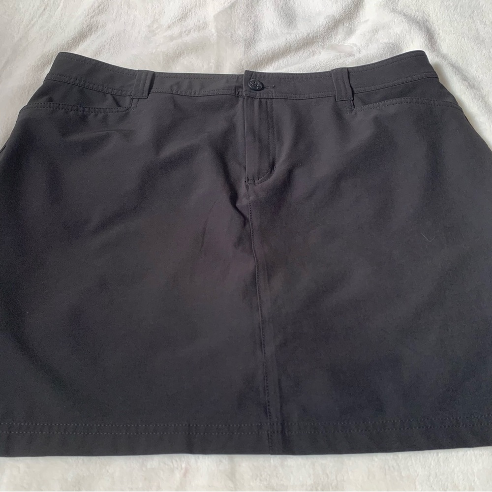 Eddie Bauer Women’s Black Skort Size 14